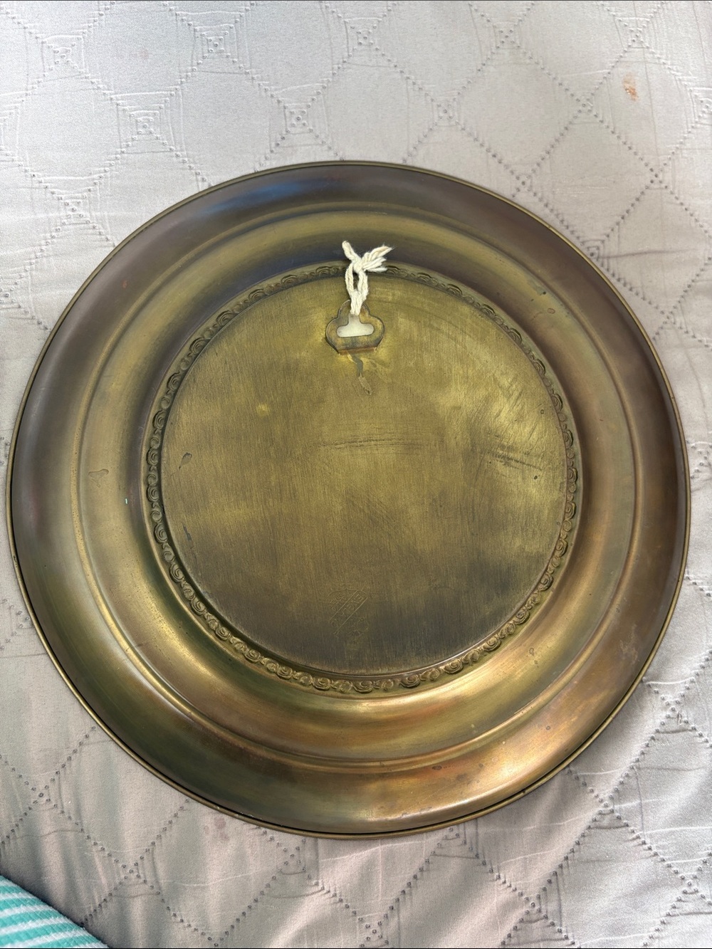 Vintage Solid Brass Framed Cottage Garden Scene Plate - Pink & Green - Picture 4 of 4